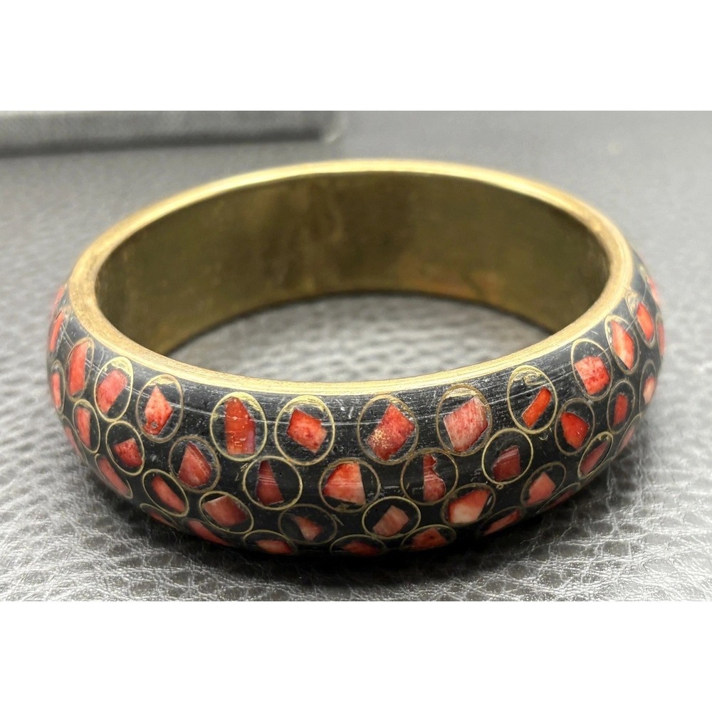 VTG Ethnic Brass Tone Black Red Coral Chip Circles Bangle Boho Bracelet 8.25" - Picture 2 of 6